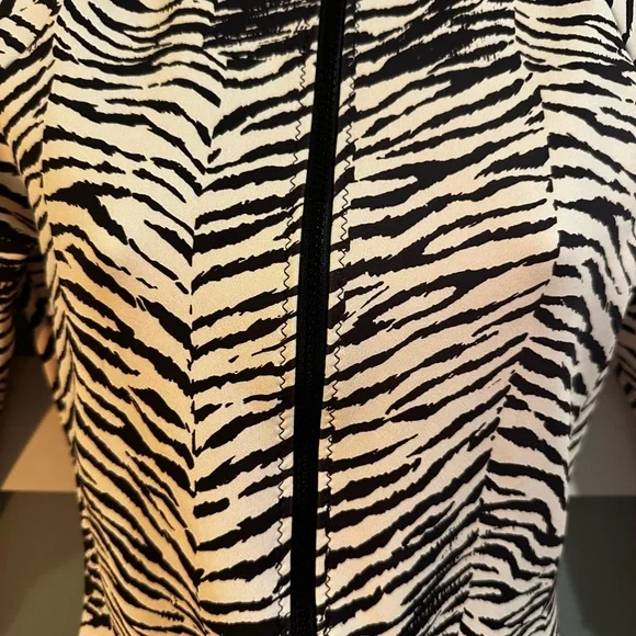 Zebra Print Long Sleeve WET SUIT NWT retails 200$! - Picture 5 of 7